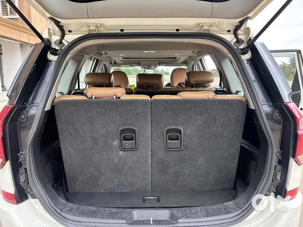 Mahindra Xuv500 W11 At Topend Sunroof 2018 Model Single Owner