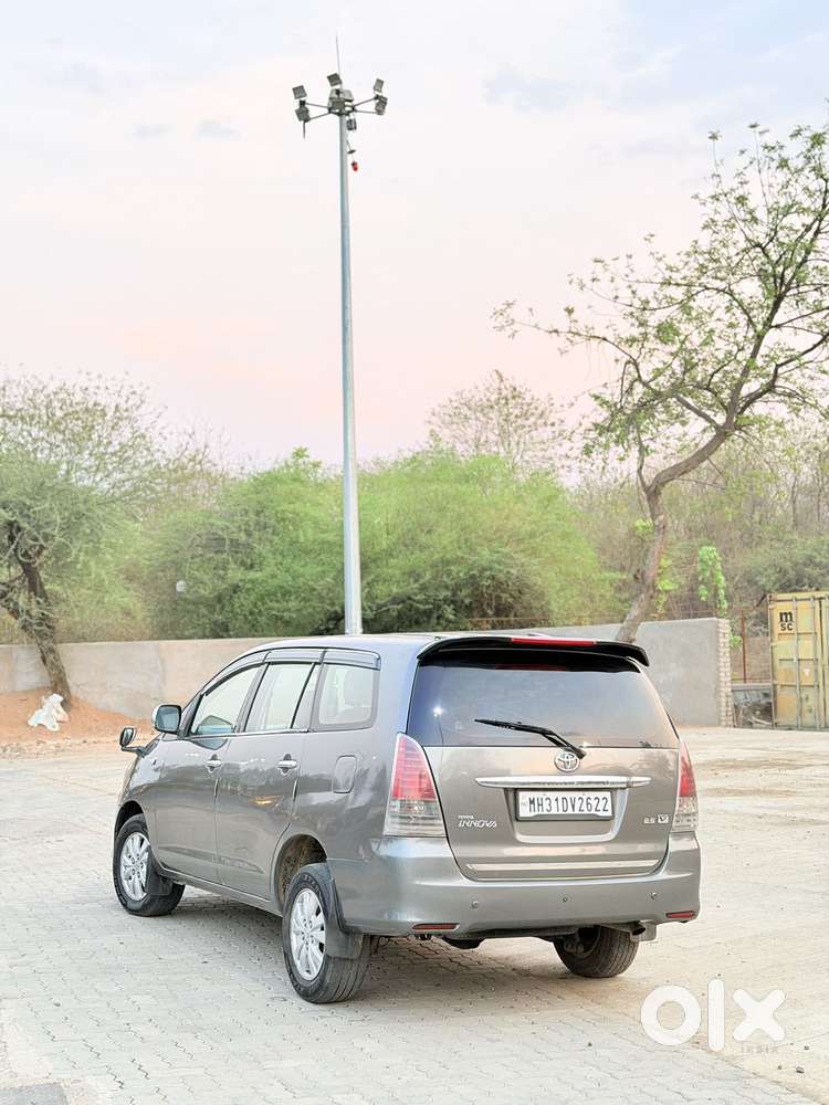 Toyota Innova 2.5 Vx 8 Seater Bs Iv, 2011, Diesel