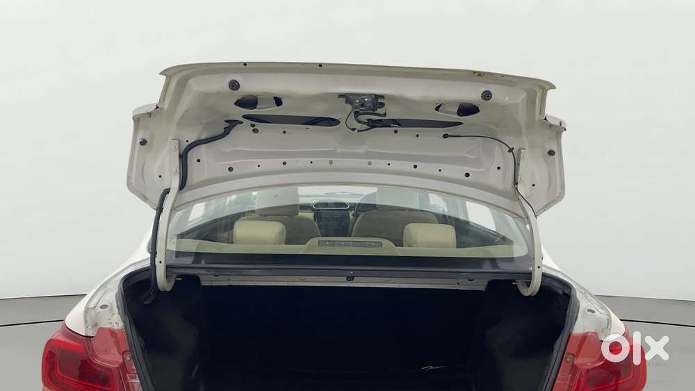 Maruti Suzuki Swift Dzire Amt Vxi, 2019, Petrol