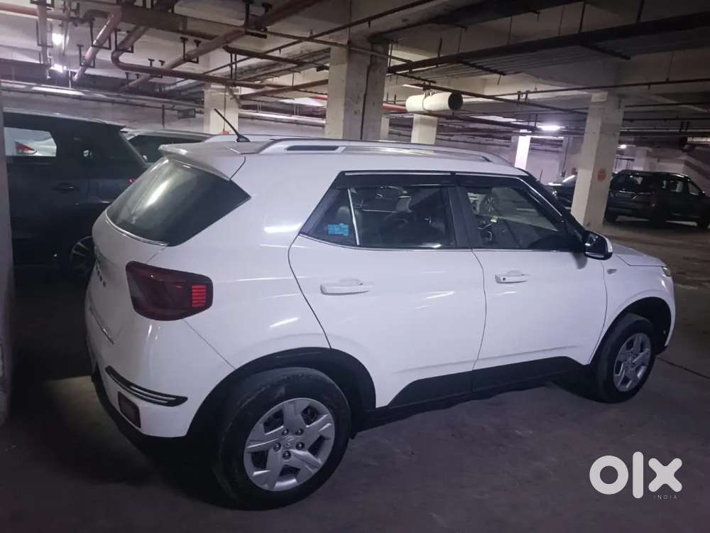 Hyundai Venue Petrol/cng 2020 Model 67000km - 27km/kg Mileage