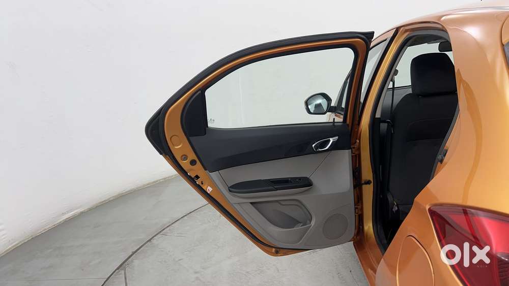 Tata Tiago Xza, 2017, Petrol