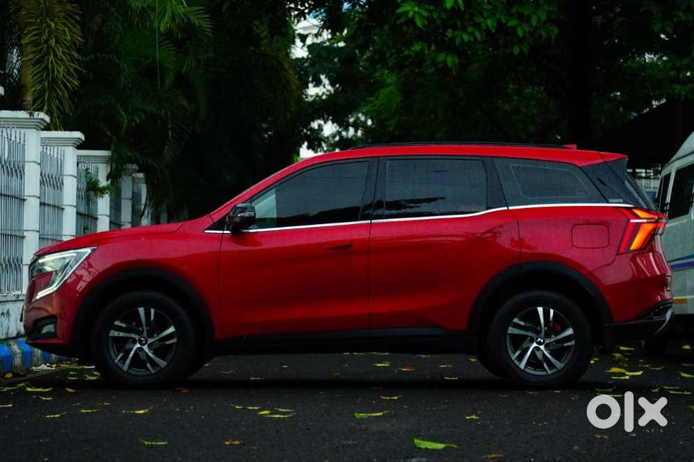 Mahindra Xuv700 2.0 Ax 5 Petrol At Str, 2022, Petrol