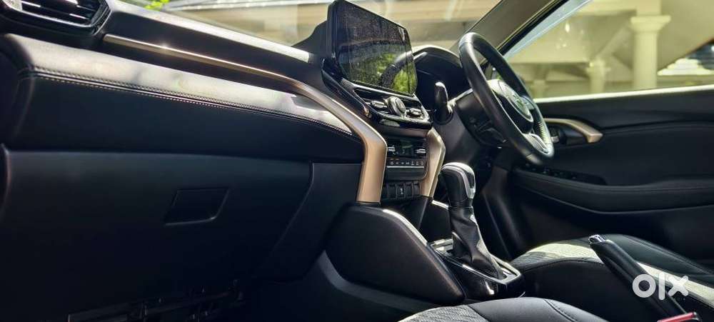 Maruti Suzuki Grand Vitara 1.5 Alpha Plus Intelligent Hybrid Ecvt, 2..