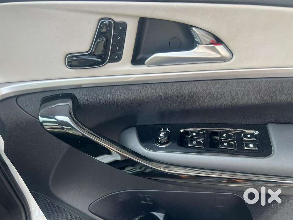 Mahindra Xuv700 2022 Petrol Well Maintained