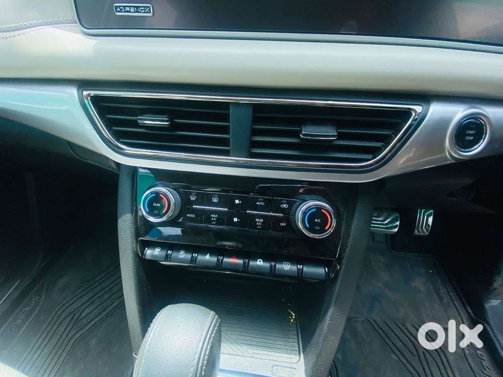 Mahindra Xuv700 2.0 Ax 7 Petrol At Luxury Pack Str, 2024, Petrol