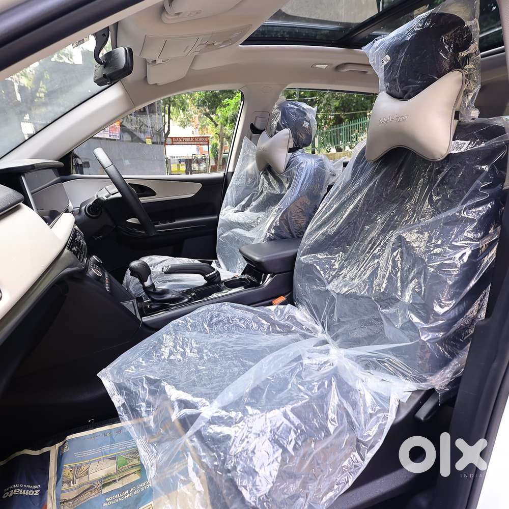 Mahindra Xuv700 2.0 Ax 7 Petrol At Str, 2024, Petrol