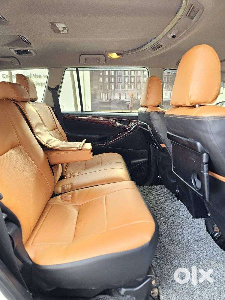 Toyota Innova Crysta 2.4 V 8 Str, 2016, Diesel