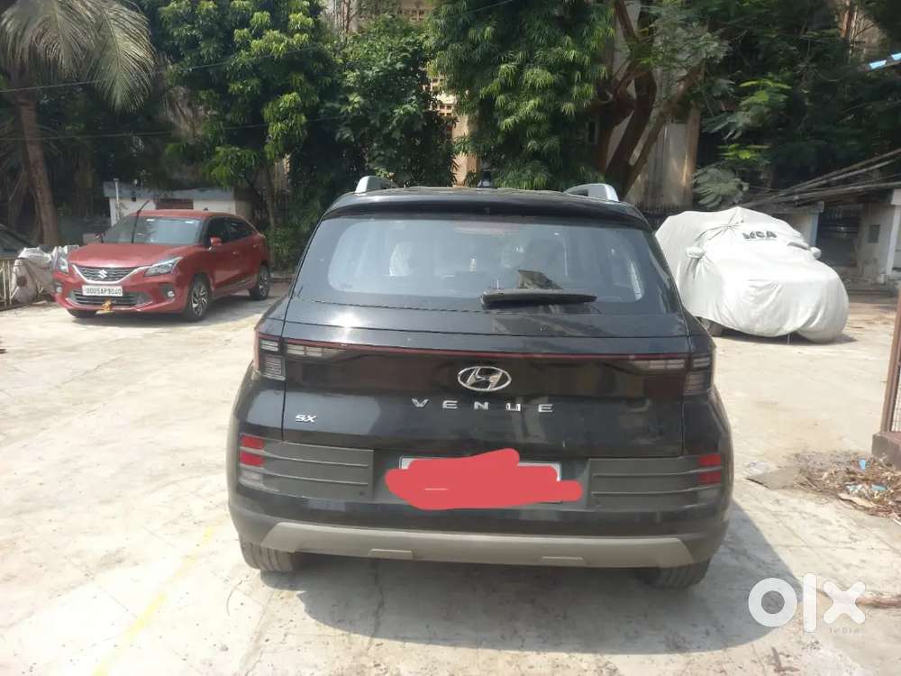 Hyundai Venue 2023 Diesel Well Maintained.