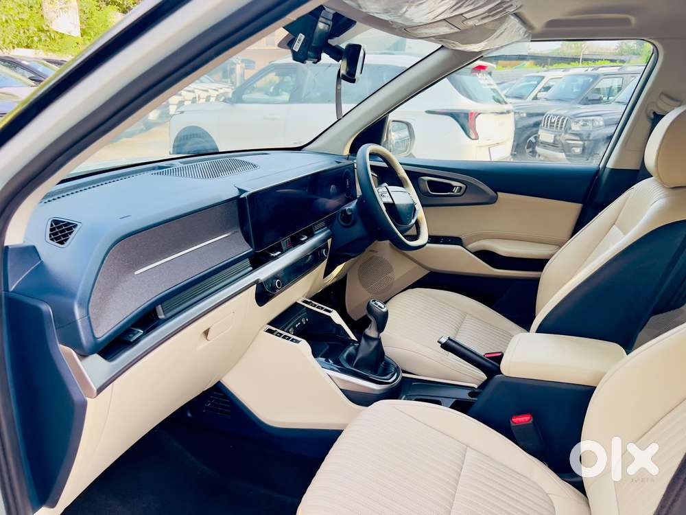 Kia Carens Clavis, 2025, Petrol
