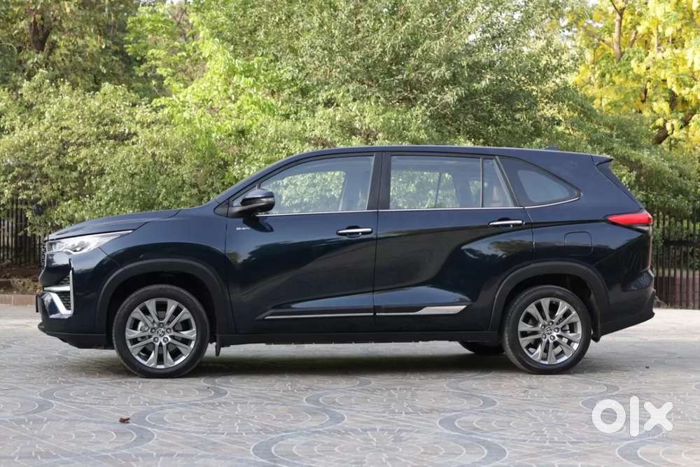 Toyota Innova Hycross 2.0 Zx (o) Hybrid 7 Str, 2025, Petrol