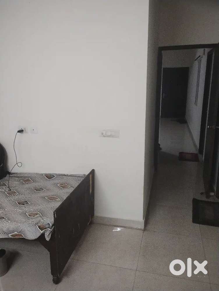 Looking for a male flatmate in 2 BHK flate in sector 93 For Rent