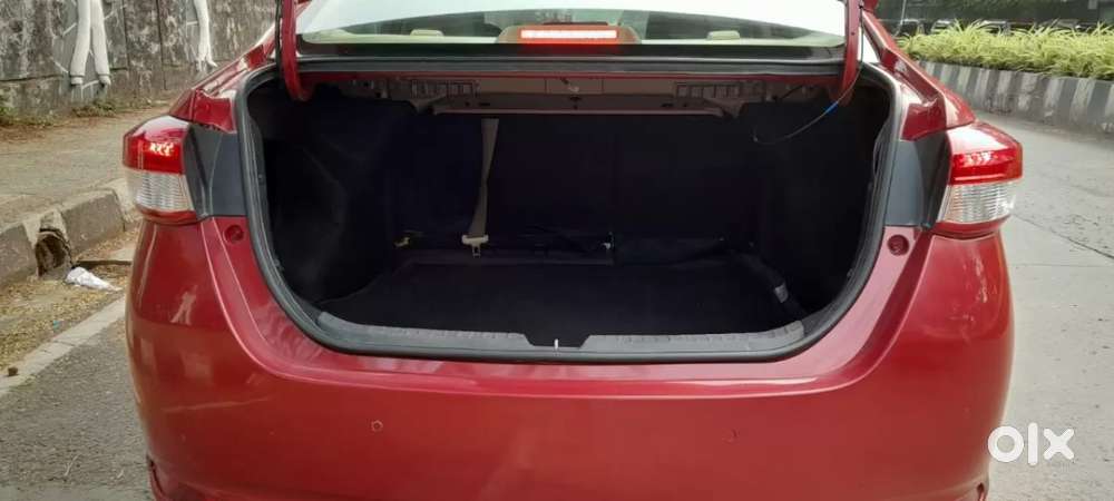 Toyota Yaris V Cvt, 2018, Petrol