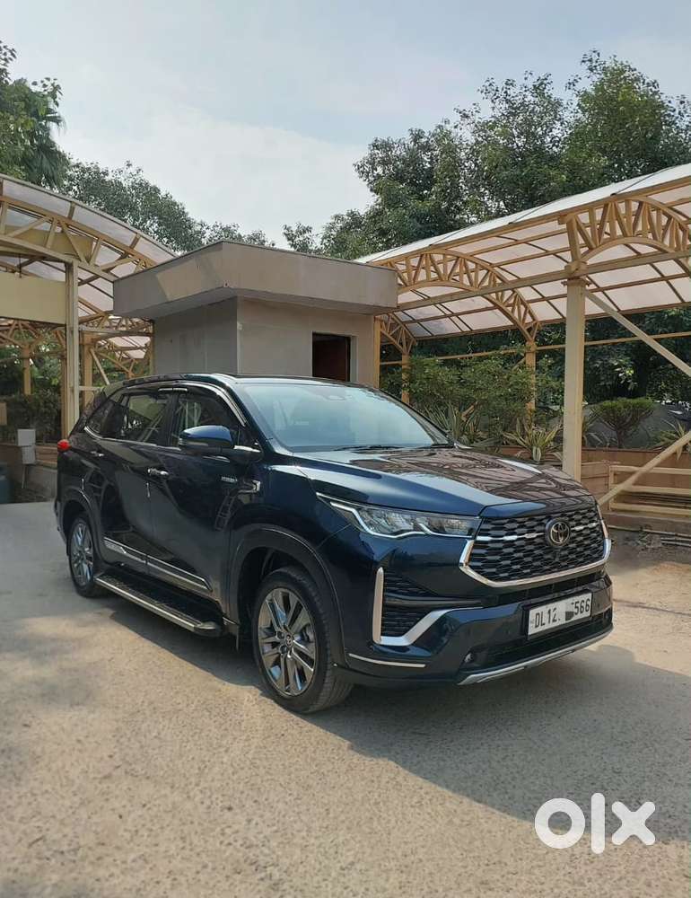 Toyota Innova Hycross 2.0 Zx (o) Hybrid 7 Str, 2025, Petrol