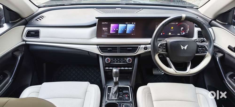 Mahindra Xuv700 2.0 Ax 7 Petrol At Luxury Pack Str, 2023, Petrol