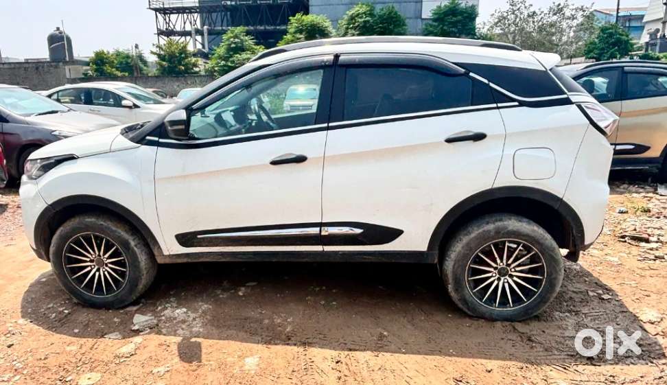 Tata Nexon, 2022, Petrol