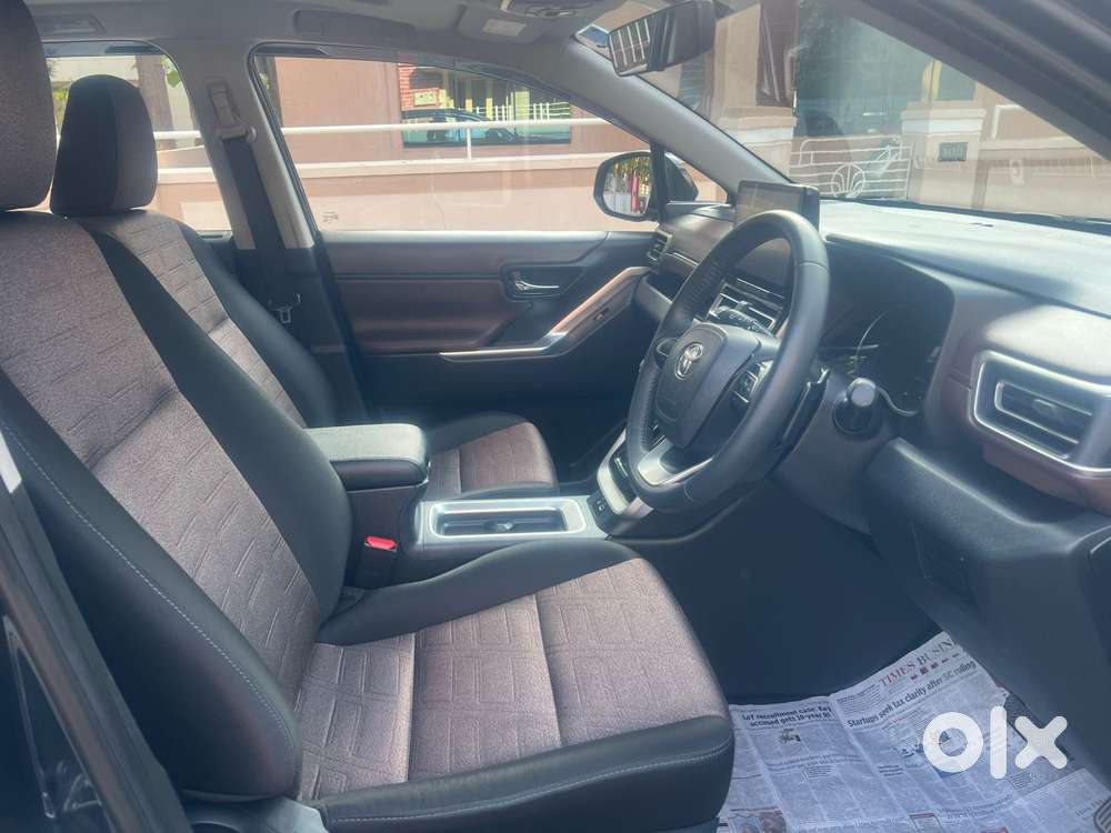 Toyota Innova Hycross 2.0 Vx (o) Hybrid 8 Str, 2024, Petrol