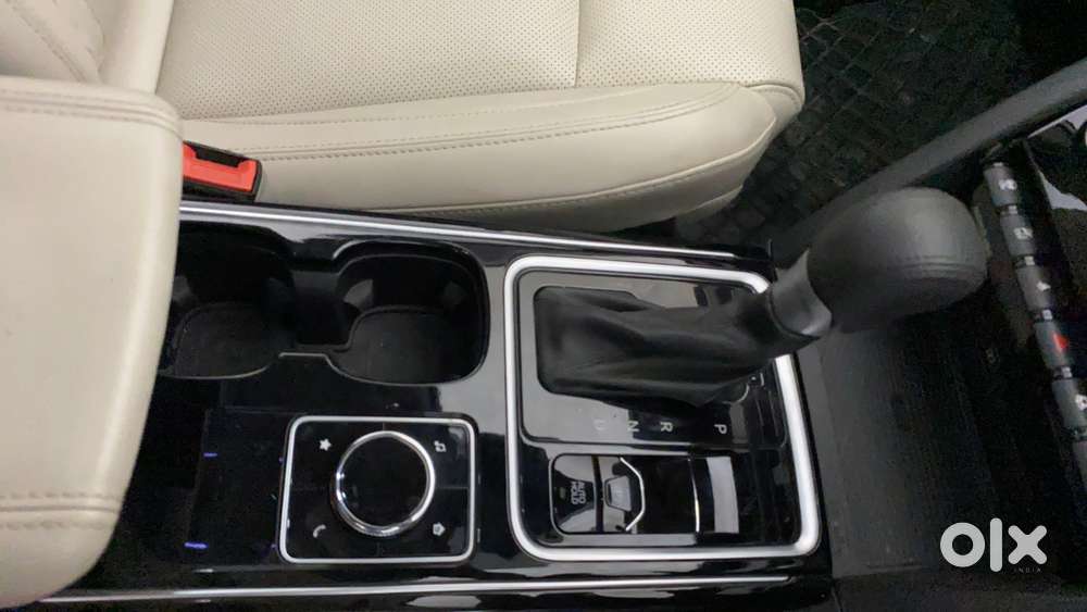 Mahindra Xuv700 2.0 Ax 7 Petrol At Luxury Pack Str, 2022, Petrol