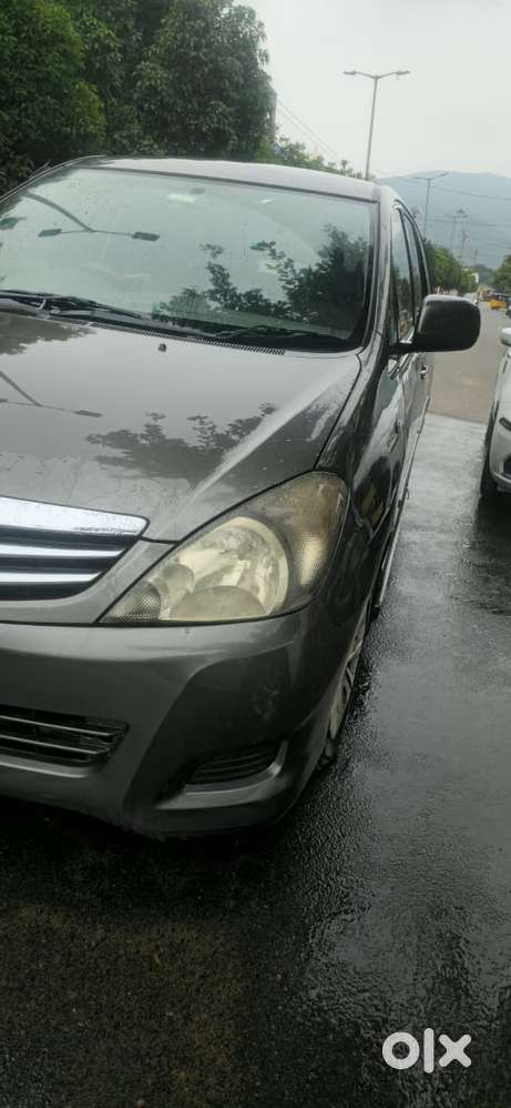 Toyota Innova 2.5 G (diesel) 8 Seater Bs Iv, 2011, Diesel