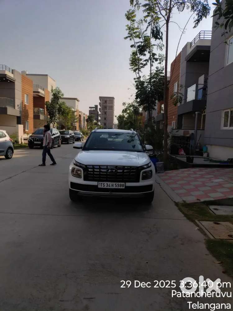 Venu Sx Diesel 1.5 Showroom Track Vehicle