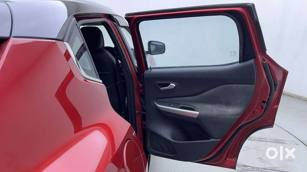 Nissan Magnite 1.0 Xv Premium Dual Tone, 2023, Petrol