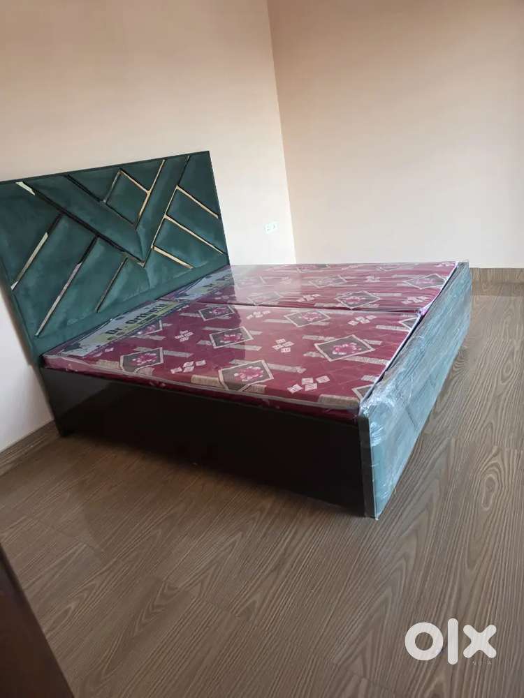 Never shaktinagar first floor bond car parking