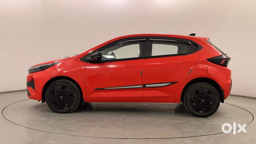 Tata Altroz 1.2 Xza Petrol Dct, 2025, Petrol