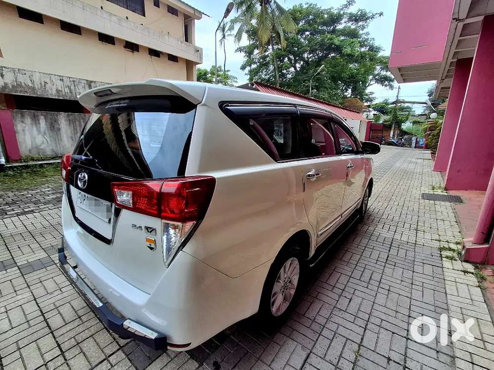 Toyota Innova Crysta 2.4 V Manual 2017 8 Seater