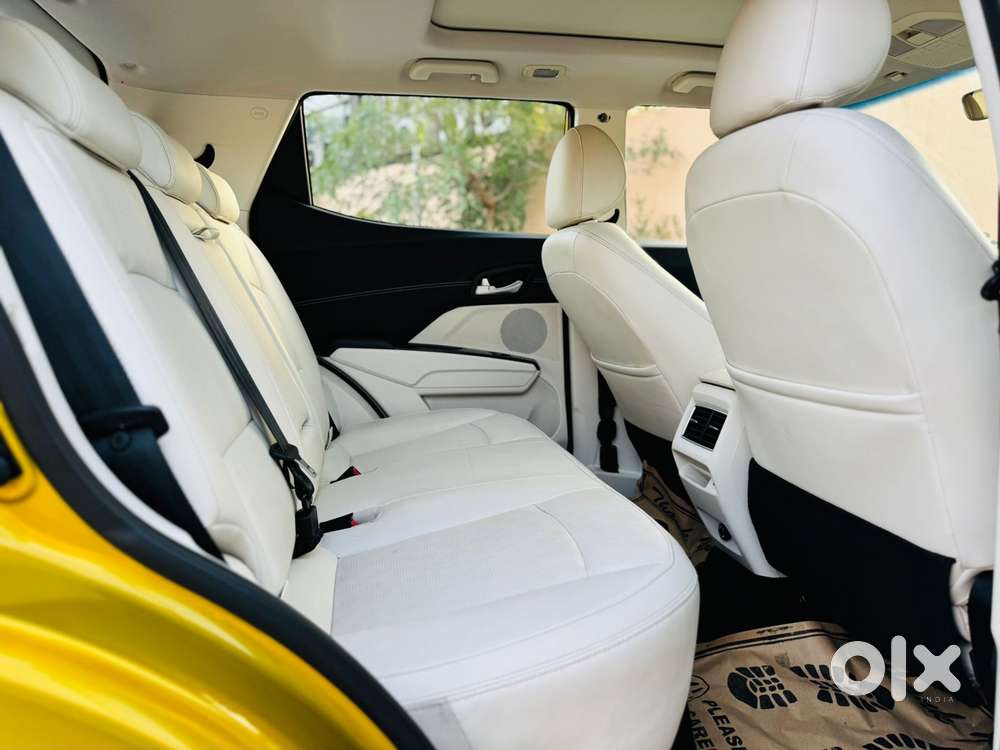 Mahindra Xuv 3xo Ax7l 1.2 Petrol At (pg), 2024, Petrol