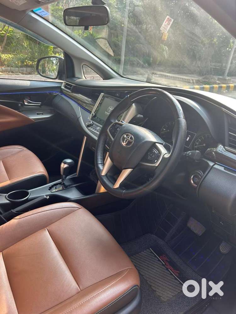 Toyota Innova Crysta (2022)