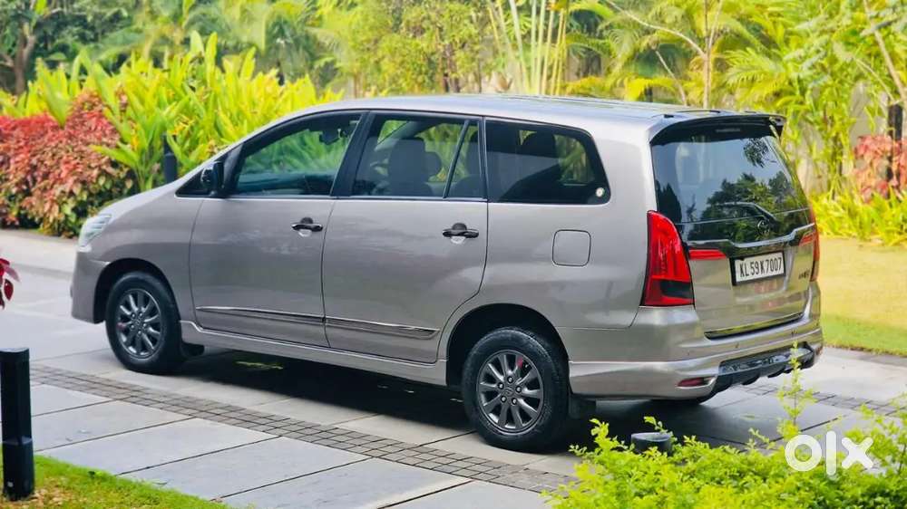 Toyota Innova 2015 V