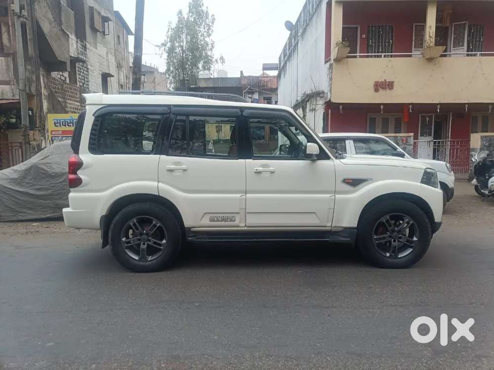 Mahindra Scorpio S10 2016
