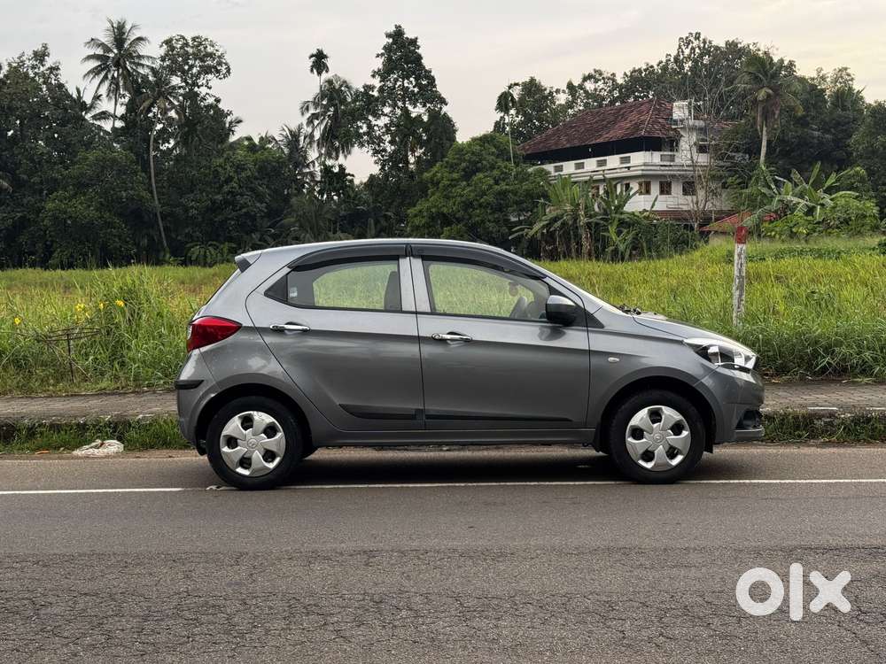 Tata Tiago 1.2 Revotron Xt (o), 2018, Petrol