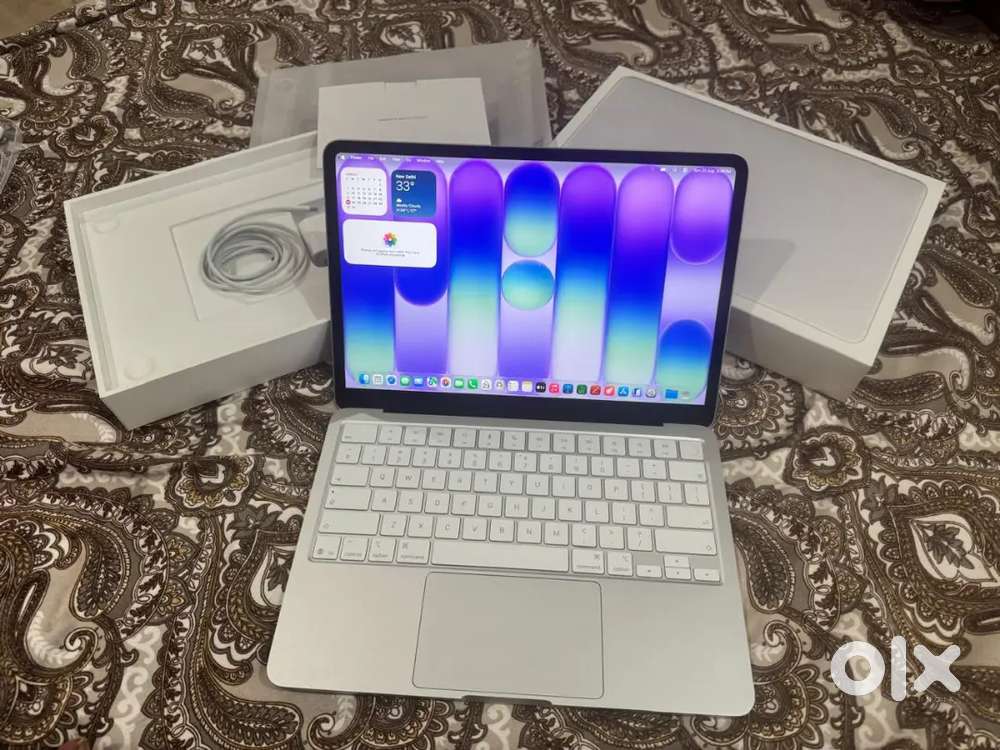 512gbssd Macbook Neo 13inch 8gbram 1week old with box un used