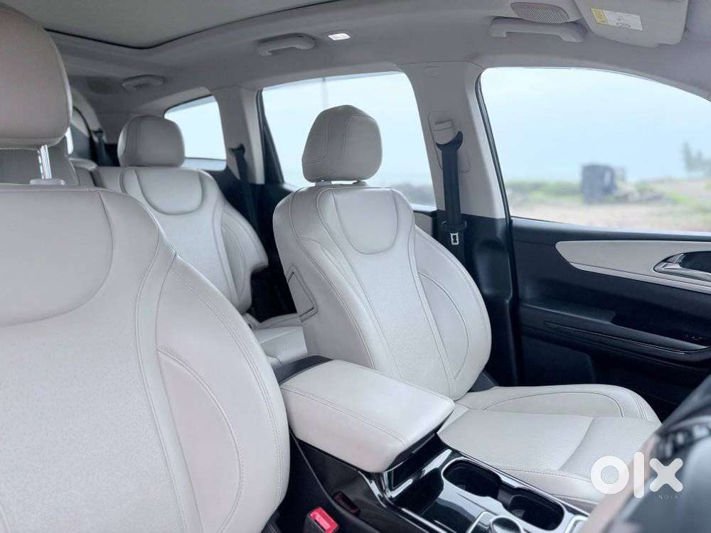 Mahindra Xuv700 2.2 Ax 7 Diesel At Luxury Pack Str Awd, 2022, Diesel