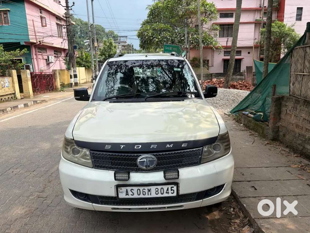 Tata Safari Storme 2013