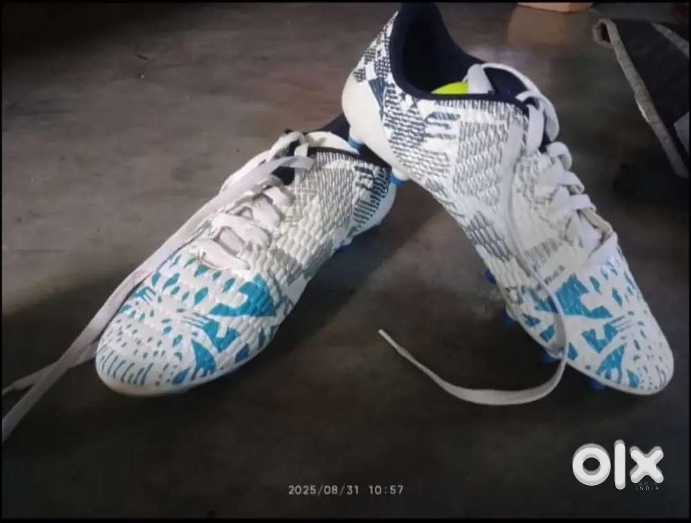 New boot just month old and I sell boot im not play football