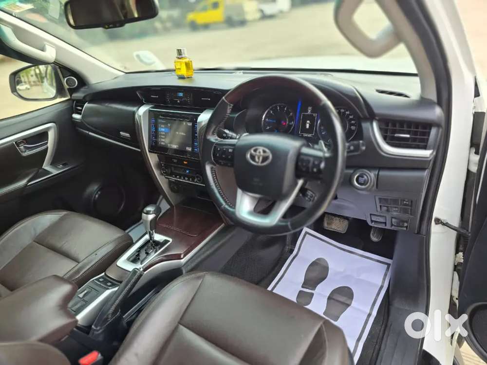 Toyota Fortuner 4x2 Auto Diesel 1st Owner Company Record