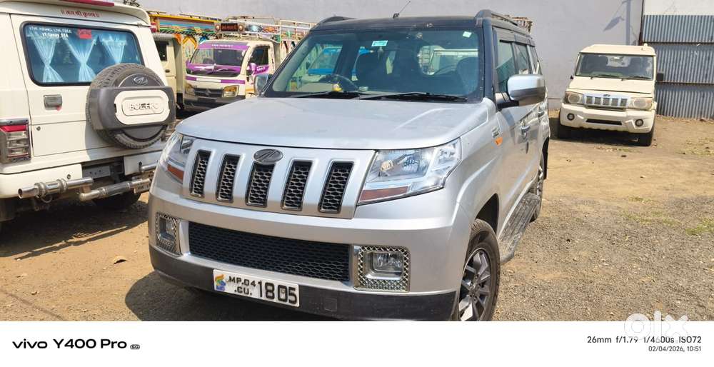 Mahindra Tuv 300 T10 Dual Tone, 2017