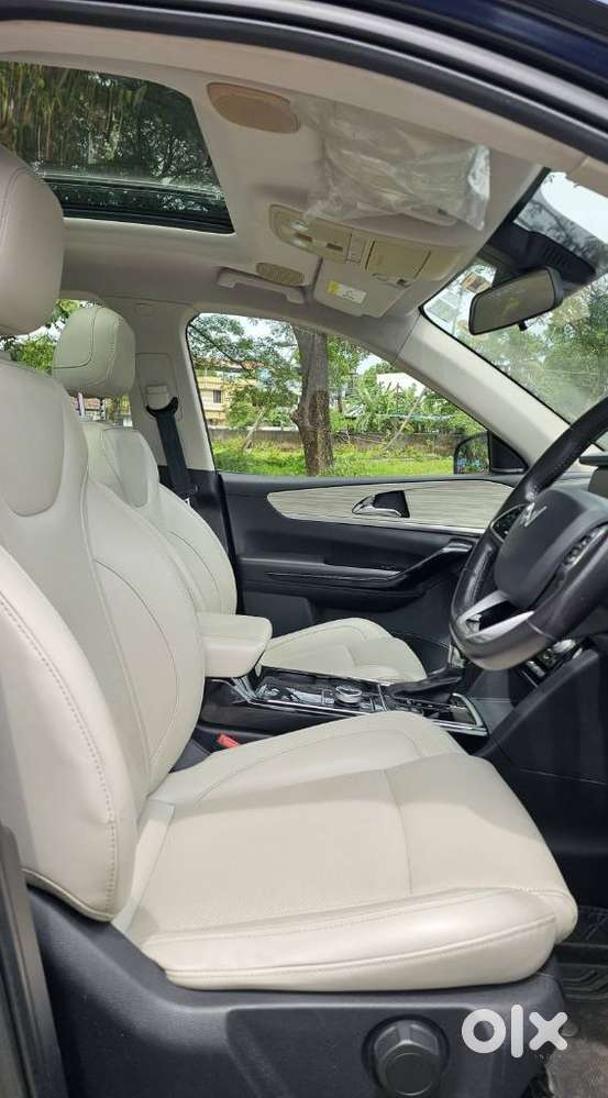 Mahindra Xuv700 2.0 Ax 7 Petrol At Luxury Pack Str, 2022, Petrol