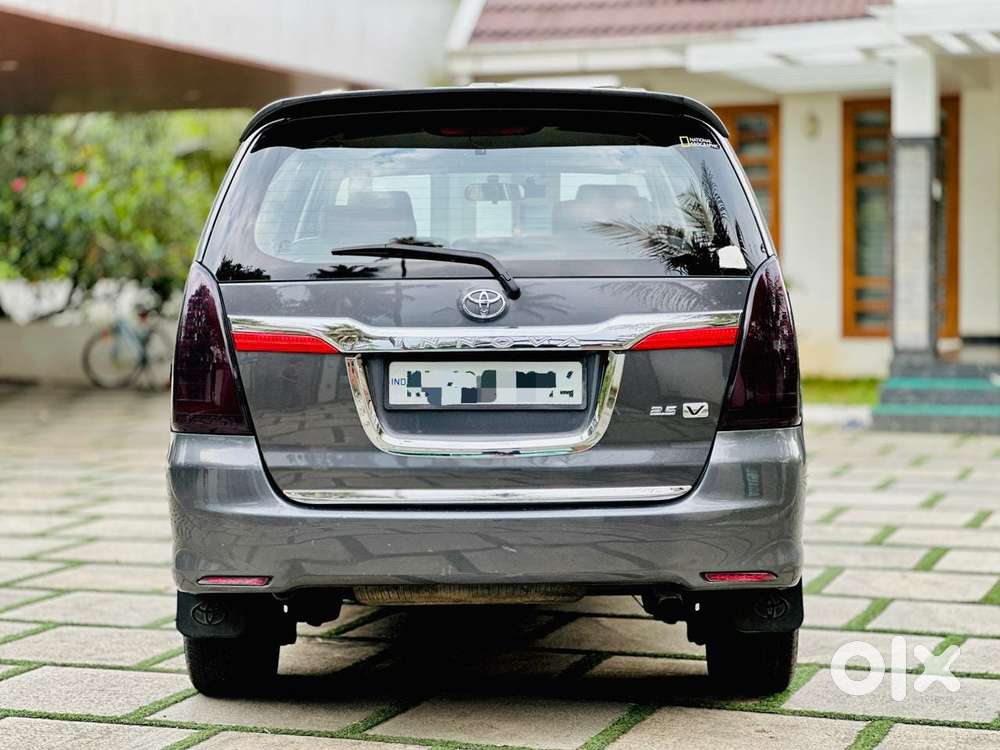 Toyota Innova 2.5 Vx 8 Seater Bs Iv, 2016, Diesel
