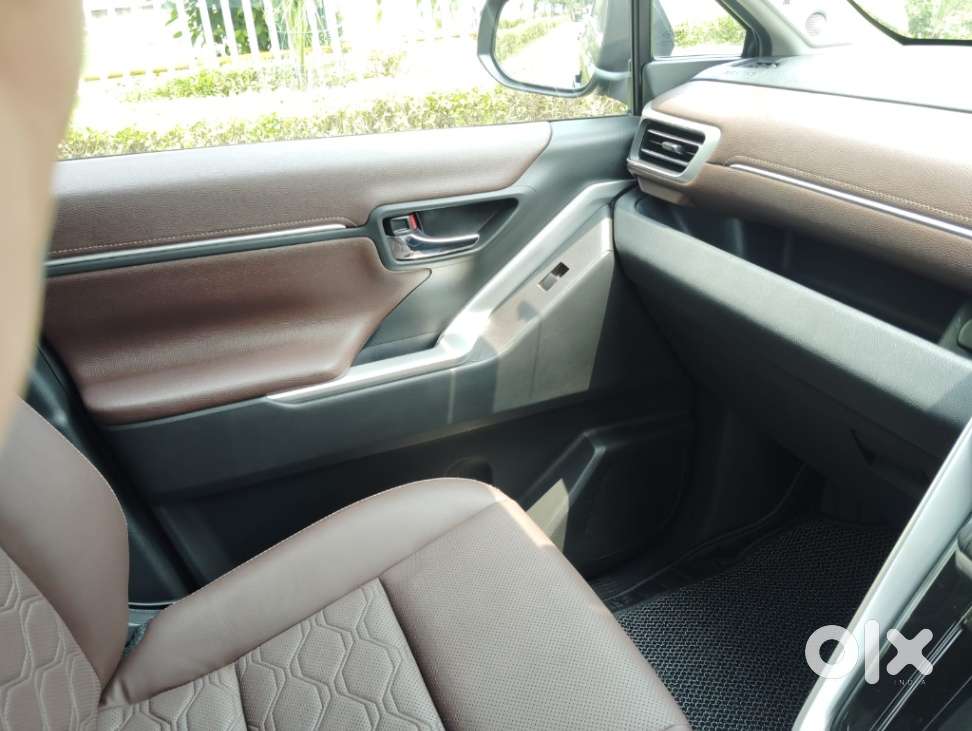 Toyota Innova Hycross 2.0 Zx (o) Hybrid 7 Str, 2025, Petrol