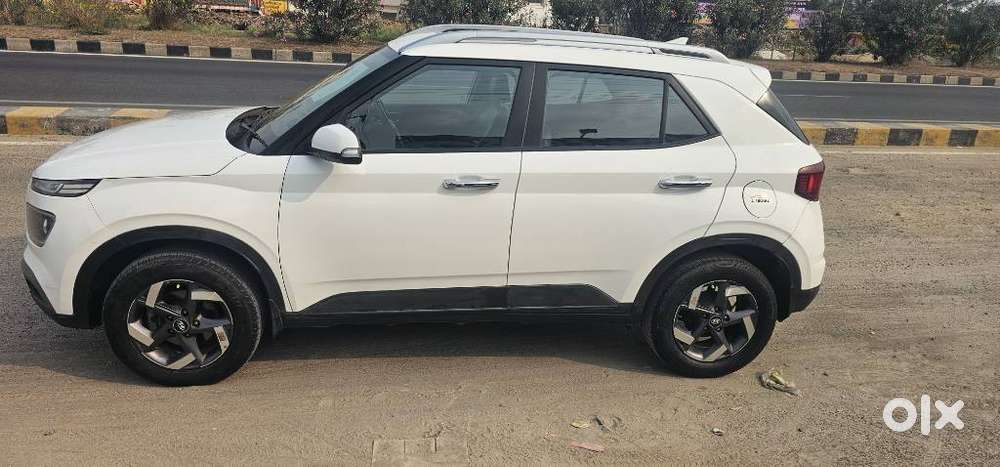 Hyundai Venue Sx (o) Mt 1.5 Diesel, 2022, Diesel