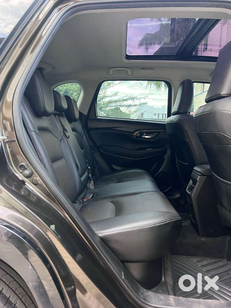 Maruti Suzuki Grand Vitara 1.5 Alpha Plus Intelligent Hybrid Ecvt, 2..