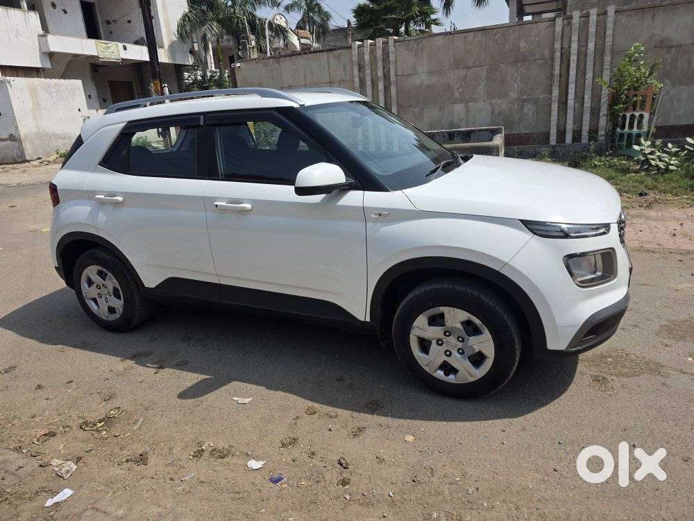 Hyundai Venue 1.2 S (o), 2021, Petrol