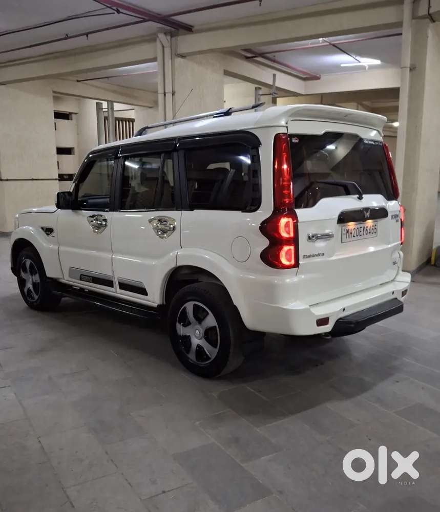 Mahindra Scorpio S9