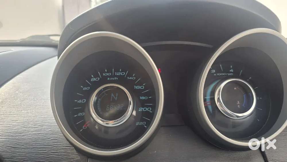 Mahindra Xuv500 W10 With Sunroof