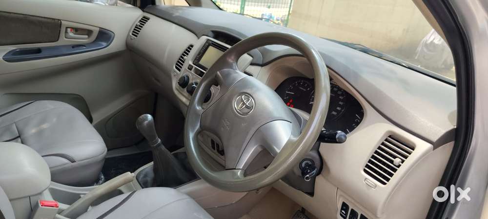 Toyota Innova 2.5 G (diesel) 8 Seater Bs Iv, 2014, Diesel