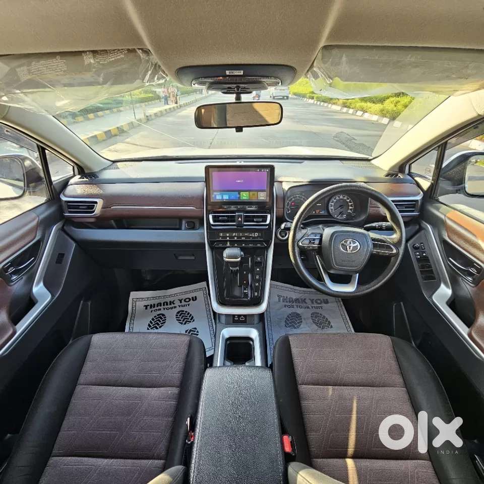 Toyota Innova Hycross, 2025, Petrol