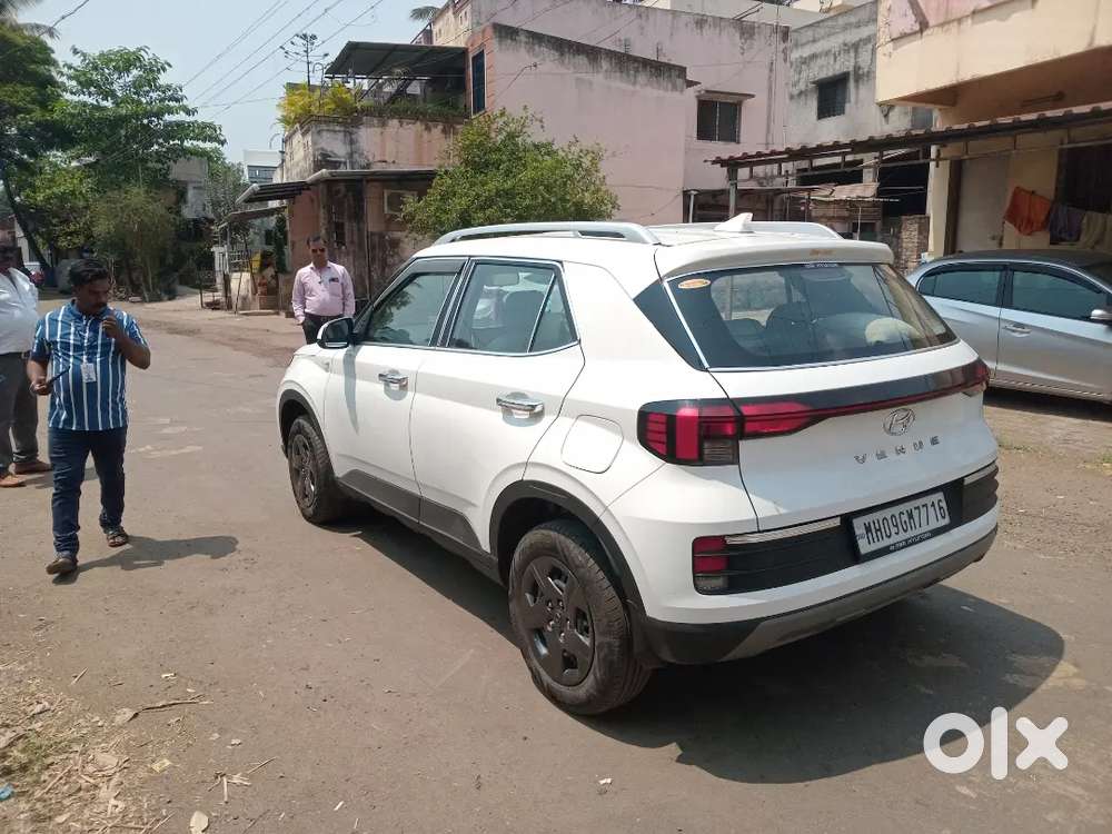 Hyundai Venue 2023 Petrol 15000 Km Driven