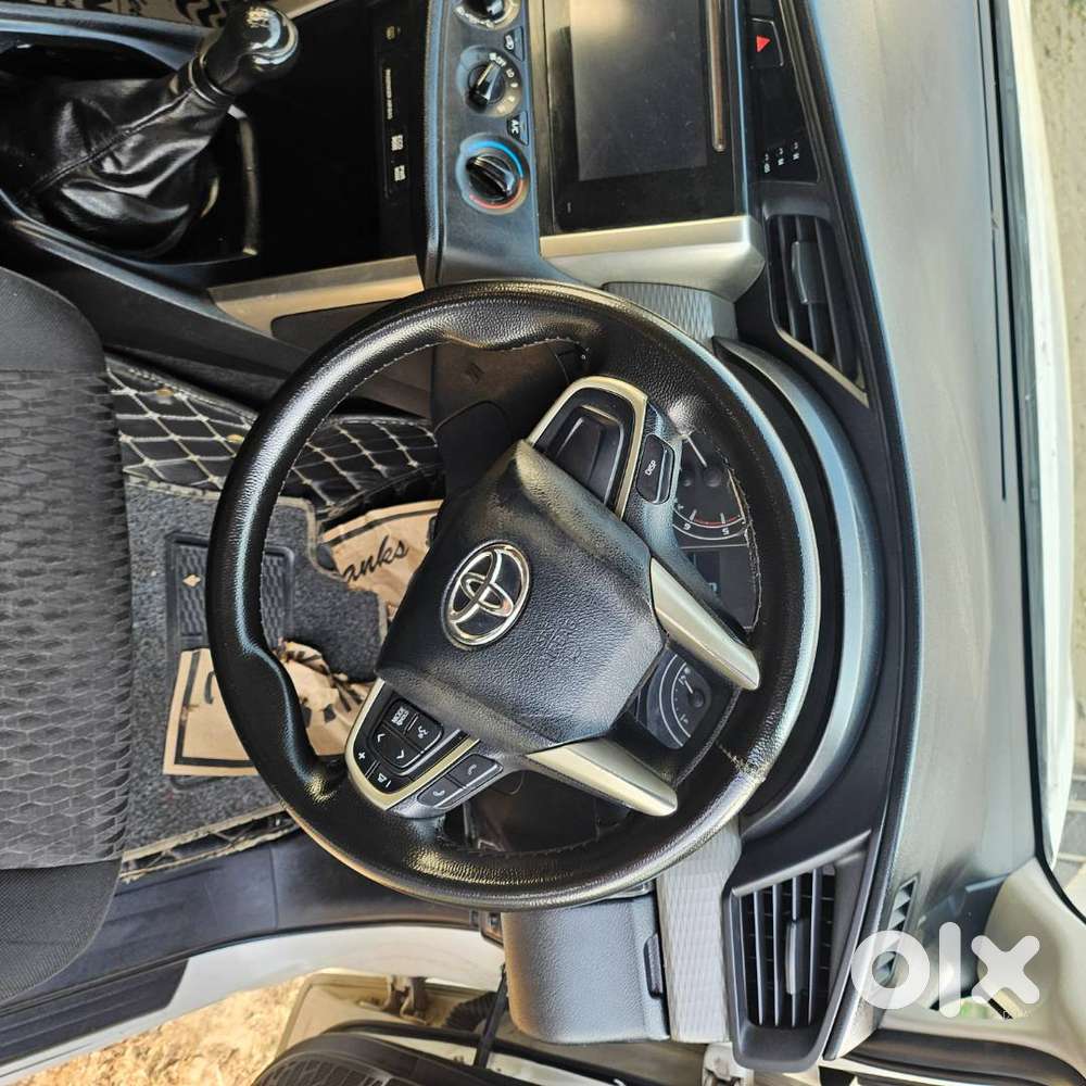 Toyota Innova Crysta 2.4 G